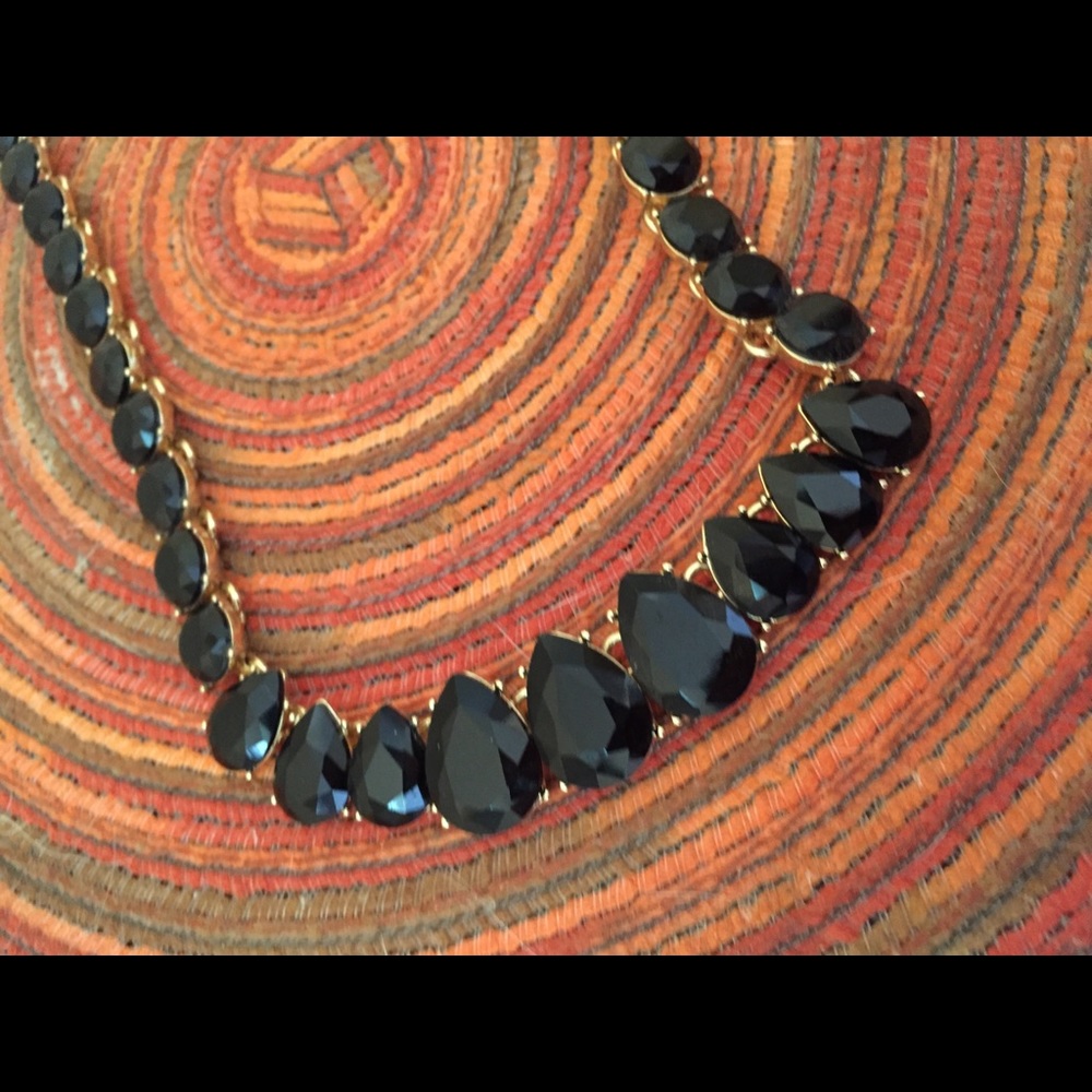 🌷x3 for $20🌷Black and gold Statement necklace